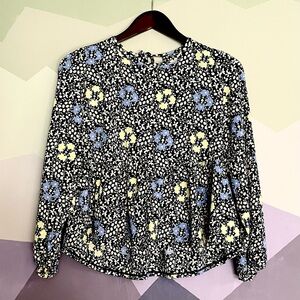 • LOFT dainty floral print tie back flowy top •